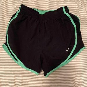 Nike shorts - XS small black & green